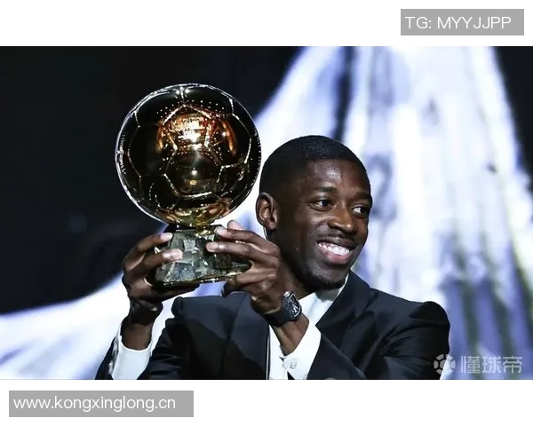 登贝莱荣归故里为家乡埃夫勒捧回金球奖杯引发热烈庆祝 登贝莱荣归故里为家乡埃夫勒捧回金球奖杯引发热烈庆祝