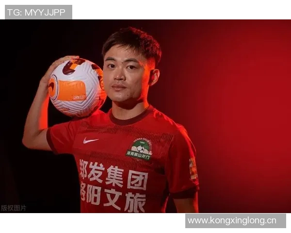 黄紫昌告别河南队感慨万千庆祝队史千球成就遗憾足协杯未能夺冠 黄紫昌告别河南队感慨万千庆祝队史千球成就遗憾足协杯未能夺冠