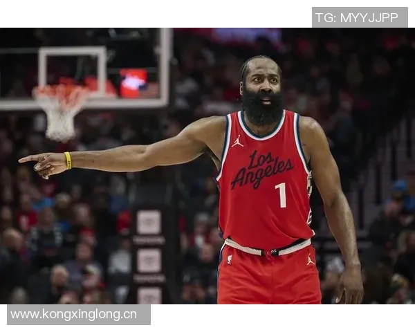 哈登训练后坚持加练超一小时展现职业精神与拼搏态度