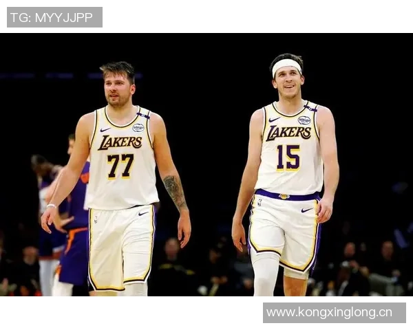 文森特解析与首发默契之道聚焦防守与组织为东契奇和里夫斯开辟空间