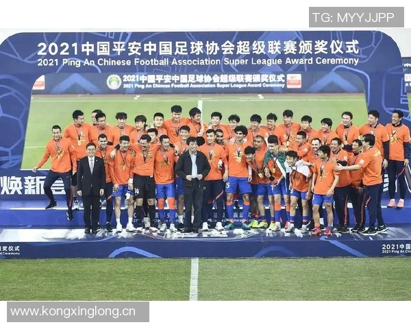 山东泰山庆祝成立32周年五次夺顶级联赛冠军八次捧足协杯奖杯