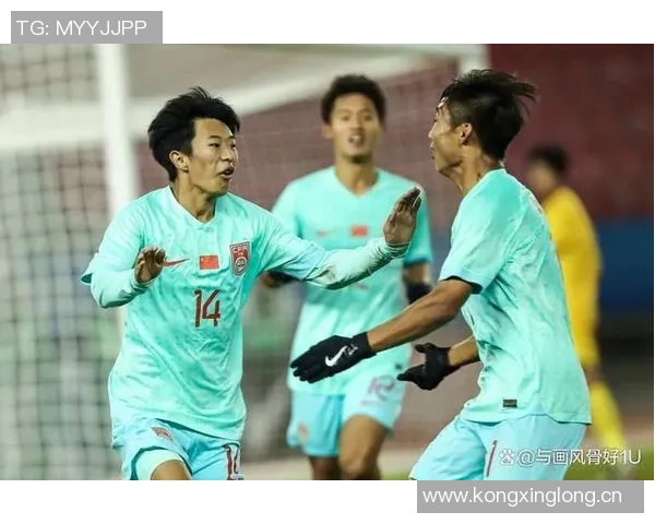 多特蒙德迎来新血液三名U17小将参与训练17岁后腰卡巴有望首秀德甲