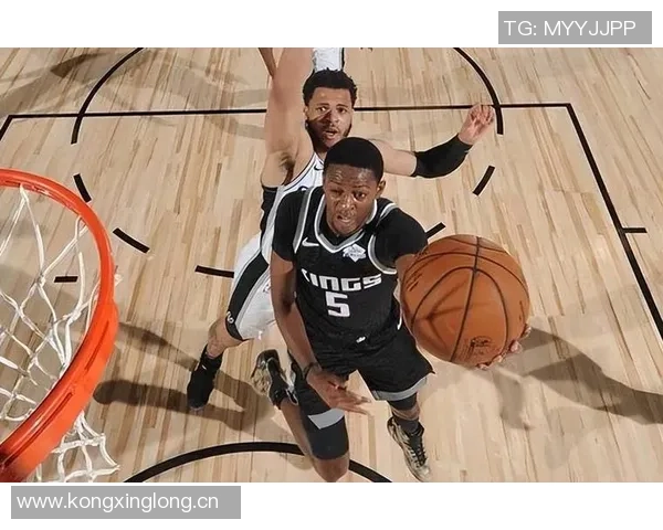 福克斯谈球队表现起伏关键在于如何面对逆境与挑战