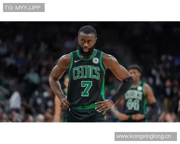 首节表现抢眼次节状态回落杰伦布朗半场数据分析与表现解读 首节表现抢眼次节状态回落杰伦布朗半场数据分析与表现解读