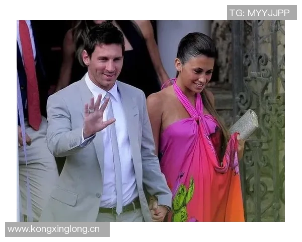 在餐厅偶遇梅西情侣选择不打扰坚守爱情信念